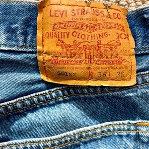 VINTAGE 1990’s LEVIS 501 BUTTONFLY   36x36 Distressed naturally from wear.